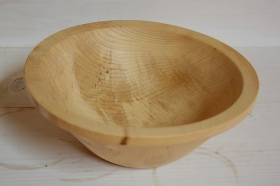 Schale aus speziellem Holz gefertigt